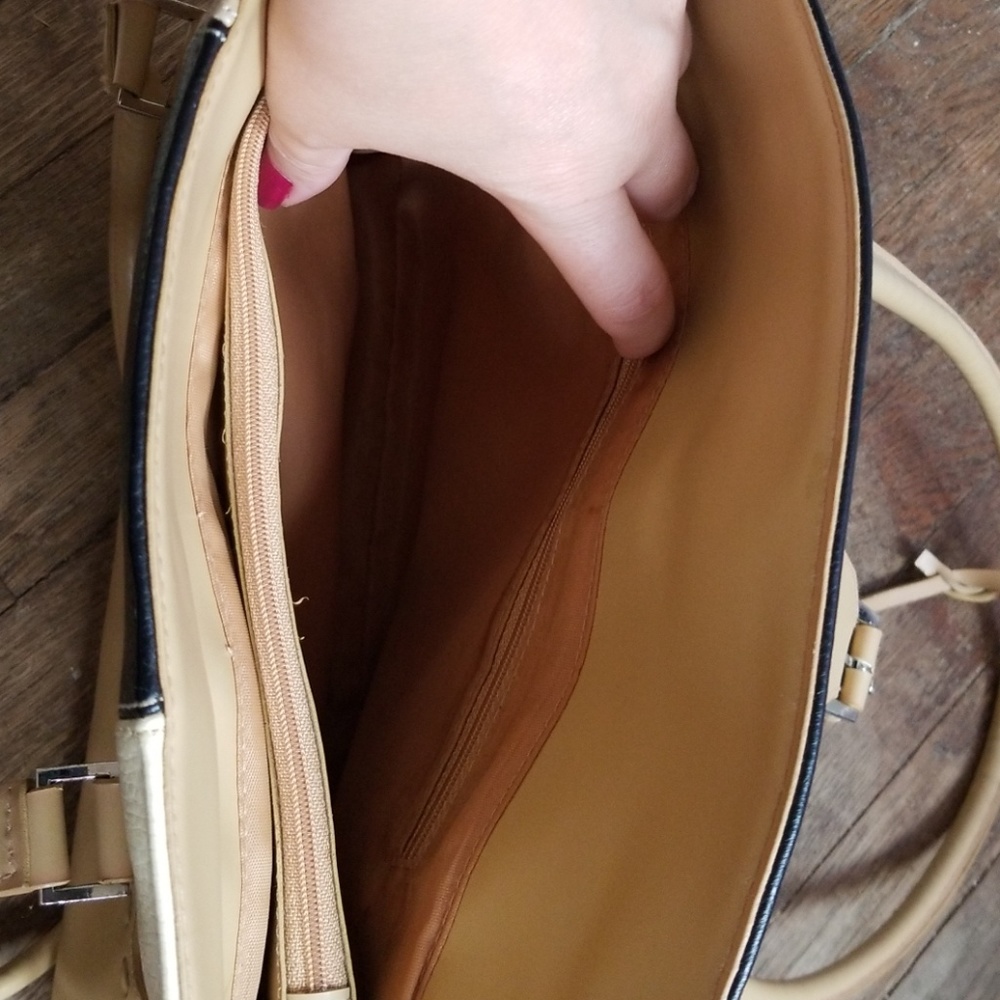 Bestini Paris Black and Tan Foldover Purse - Picture 6 of 8